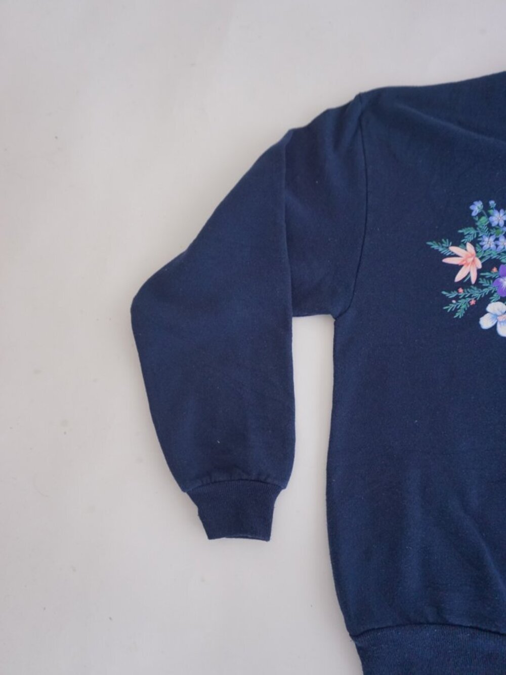 Vintage Jerzees Navy Floral Rose Garden Graphic Sweatshirt Cottagecore M - Picture 7 of 10
